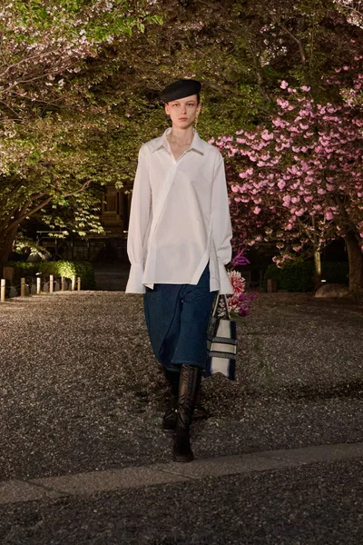 Look 10